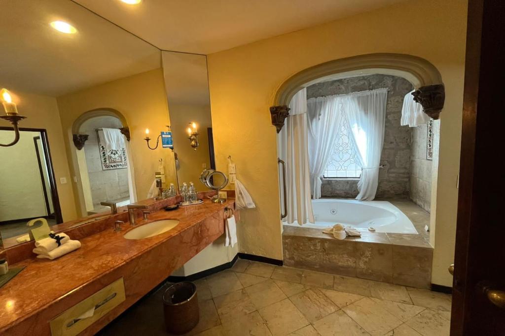 Hotel Quinta Real Aguascalientes con jacuzzi