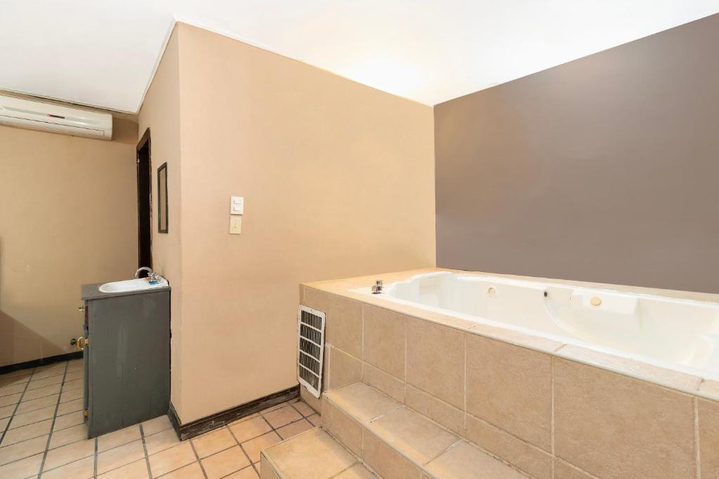 OYO Hotel Real Del Sur con Jacuzzi en Chihuahua