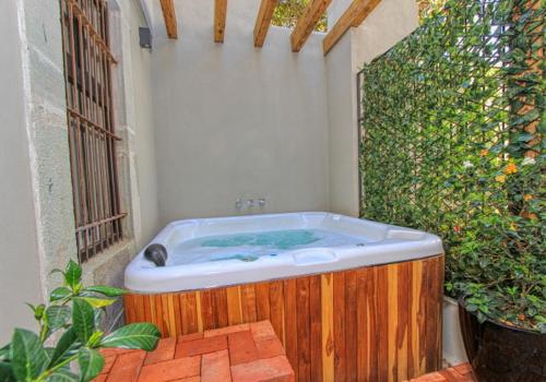 Antigua Trece Hotel Fusión con jacuzzi