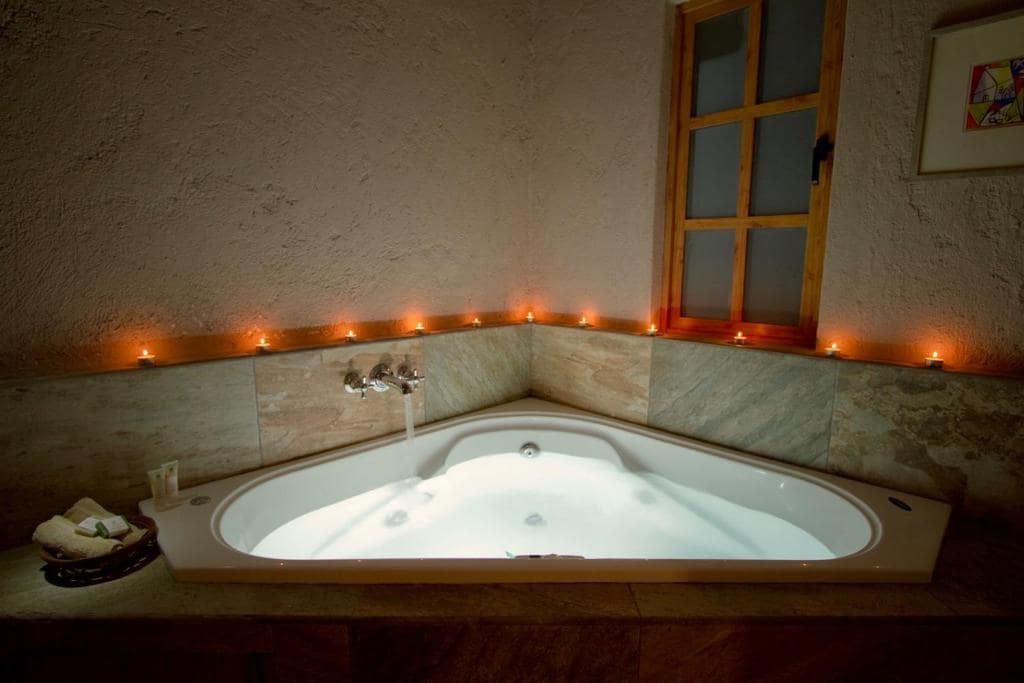 Hotel Las Luciernagas en valle de bravo con jacuzzi
