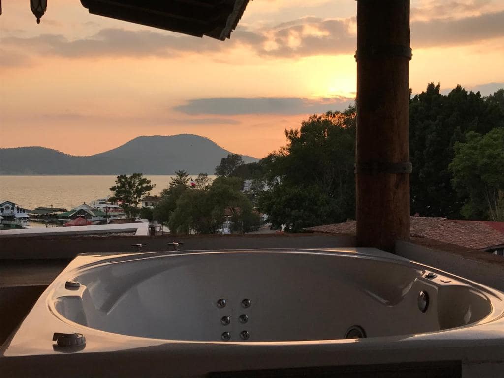 Hotel puesta del sol en valle de bravo con jacuzzi